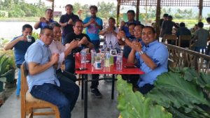 nimatullah-bersama-ketua-dpc-demokrat-salam-punggawa-di-sidrap-kzz