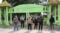 Pj Walikota Iqbal Suhaeb di kuburan Macanda.(HUMAS PEMKOT MAKASSAR)