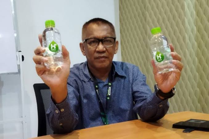 H Sumirlan, eks Direktur PSM Makassar dan eks Direktur PT Bosowa Semen yang kini mengelolah usaha produksi air mineral HPlus.