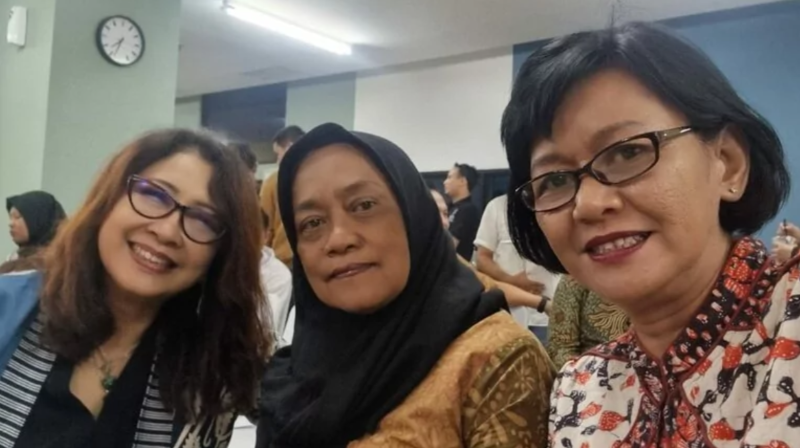 Kusuma Wardani (tengah) bersama dua rekannya Lilies Handayani dan Nurfitriyana. Trio pemanah Indonesia ini peraih medali pertama bagi Indonesia dalam 36 tahun keikutsertaan negeri ini di Olimpiade sejak Olimpiade Helshinki 1952. Indonesia meraih perak di Olimpiade Seoul 1988, silam.(DOK)